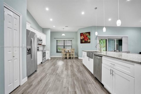 House in Port St. Lucie, Florida 4 bedrooms № 2003433 - photo 10