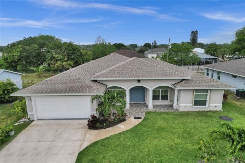 House in Port St. Lucie, Florida 4 bedrooms № 2003433