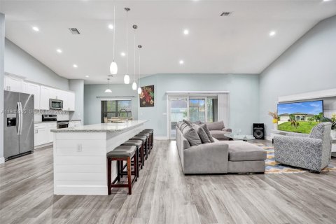 House in Port St. Lucie, Florida 4 bedrooms № 2003433 - photo 5