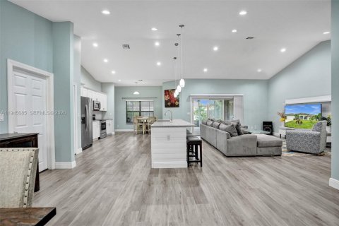 House in Port St. Lucie, Florida 4 bedrooms № 2003433 - photo 4