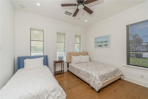 House in Hutchinson Island South, Florida 4 bedrooms, 275.27 sq.m. № 2166268 - photo 4