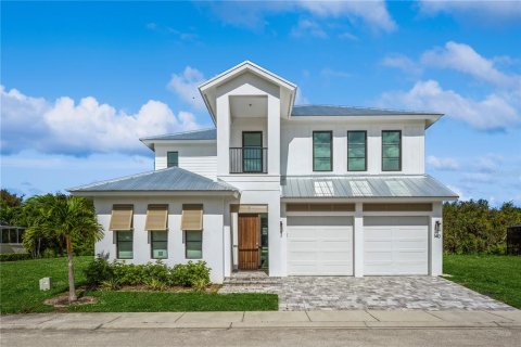 House in Hutchinson Island South, Florida 4 bedrooms, 275.27 sq.m. № 2166268