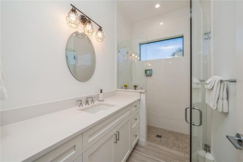 House in Hutchinson Island South, Florida 4 bedrooms, 275.27 sq.m. № 2166268 - photo 6
