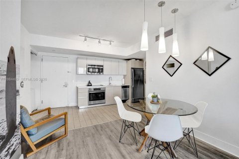 Condominio en venta en Hallandale Beach, Florida, 2 dormitorios, 95.5 m2 № 2045833 - foto 7