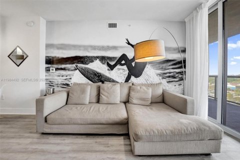 Condominio en venta en Hallandale Beach, Florida, 2 dormitorios, 95.5 m2 № 2045833 - foto 21