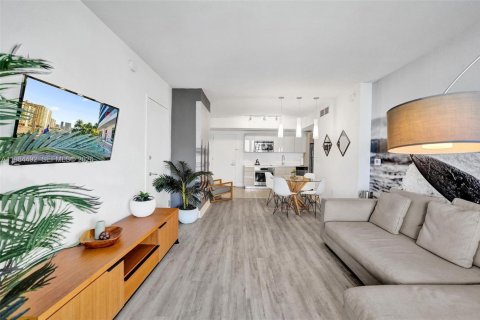 Condominio en venta en Hallandale Beach, Florida, 2 dormitorios, 95.5 m2 № 2045833 - foto 23