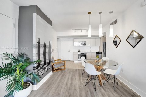 Condominio en venta en Hallandale Beach, Florida, 2 dormitorios, 95.5 m2 № 2045833 - foto 8