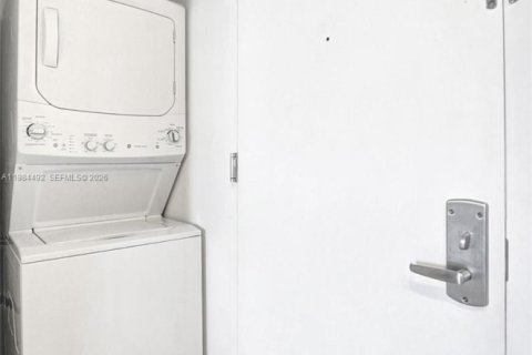 Condominio en venta en Hallandale Beach, Florida, 2 dormitorios, 95.5 m2 № 2045833 - foto 17