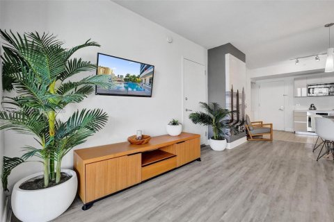 Condominio en venta en Hallandale Beach, Florida, 2 dormitorios, 95.5 m2 № 2045833 - foto 25