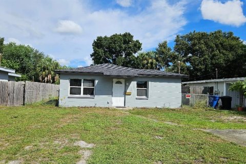 House in Saint Petersburg, Florida 3 bedrooms, 80.27 sq.m. № 2423997