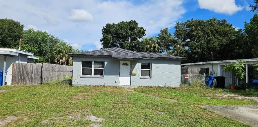 House in Saint Petersburg, Florida 3 bedrooms, 80.27 sq.m. № 2423997