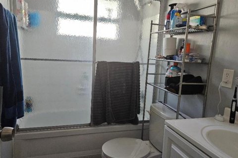 House in Saint Petersburg, Florida 3 bedrooms, 80.27 sq.m. № 2423997 - photo 10