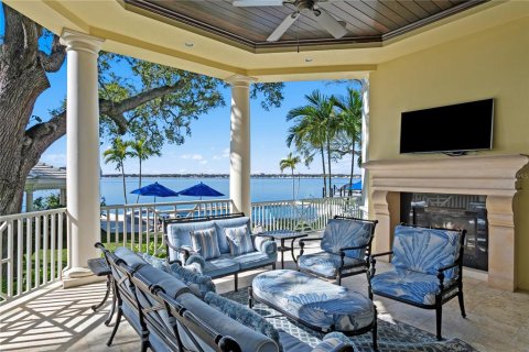 House in Tampa, Florida 8 bedrooms, 1725.01 sq.m. № 2097143 - photo 19
