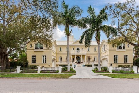 House in Tampa, Florida 8 bedrooms, 1725.01 sq.m. № 2097143