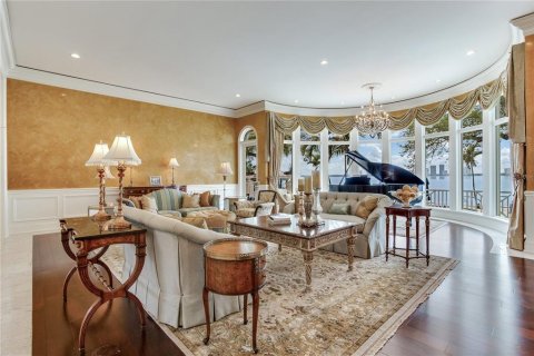 House in Tampa, Florida 8 bedrooms, 1725.01 sq.m. № 2097143 - photo 7