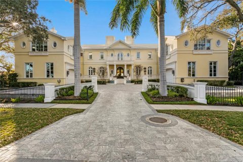 House in Tampa, Florida 8 bedrooms, 1725.01 sq.m. № 2097143 - photo 2