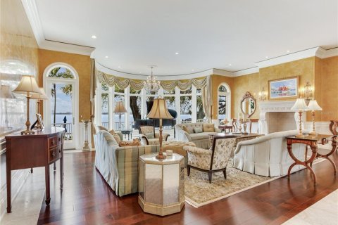House in Tampa, Florida 8 bedrooms, 1725.01 sq.m. № 2097143 - photo 6