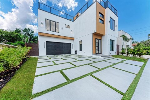 Villa ou maison à vendre à Sarasota, Floride: 4 chambres, 351.17 m2 № 1894664 - photo 2