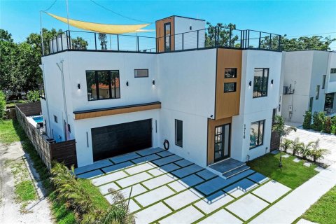 Villa ou maison à vendre à Sarasota, Floride: 4 chambres, 351.17 m2 № 1894664 - photo 1