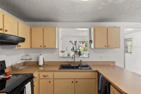 House in Fish Hawk, Florida 3 bedrooms, 124.86 sq.m. № 2227021 - photo 7