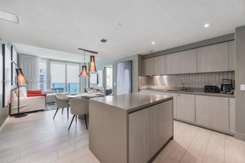 Condo in Hollywood, Florida, 2 bedrooms № 2090943 - photo 27