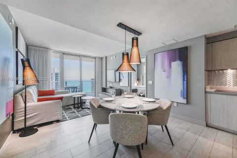 Condo in Hollywood, Florida, 2 bedrooms № 2090943 - photo 14