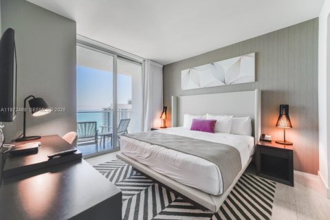 Condo in Hollywood, Florida, 2 bedrooms № 2090943 - photo 20
