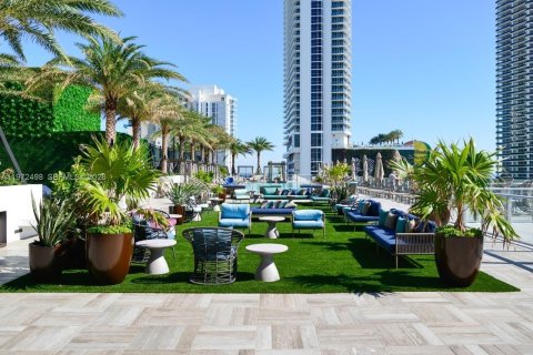 Condo in Hollywood, Florida, 2 bedrooms № 2090943 - photo 23