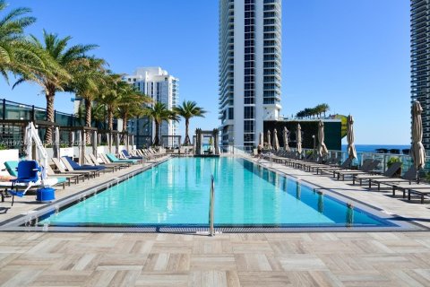 Condo in Hollywood, Florida, 2 bedrooms № 2090943 - photo 15
