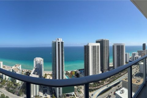 Condo in Hollywood, Florida, 2 bedrooms № 2090943 - photo 13