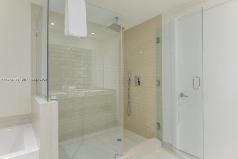 Condo in Hollywood, Florida, 2 bedrooms № 2090943 - photo 8