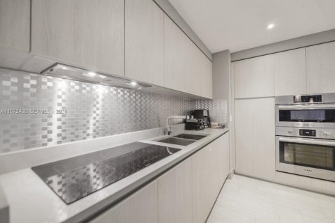 Condo in Hollywood, Florida, 2 bedrooms № 2090943 - photo 16