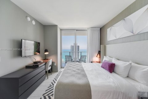 Condo in Hollywood, Florida, 2 bedrooms № 2090943 - photo 24