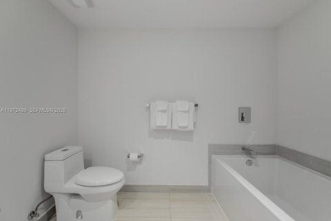 Condo in Hollywood, Florida, 2 bedrooms № 2090943 - photo 3