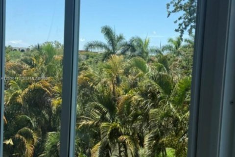 Condo in Miami, Florida, 2 bedrooms  № 2173583 - photo 22