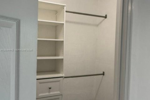Condo in Miami, Florida, 2 bedrooms  № 2173583 - photo 13