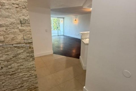 Condo in Miami, Florida, 2 bedrooms  № 2173583 - photo 6