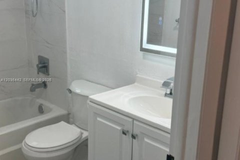 Condo in Miami, Florida, 2 bedrooms  № 2173583 - photo 11