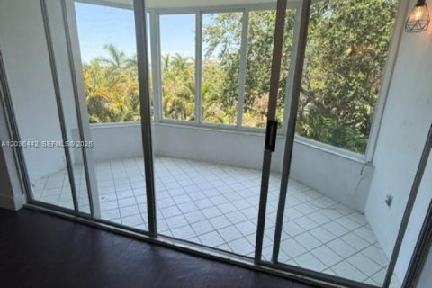 Condo in Miami, Florida, 2 bedrooms  № 2173583 - photo 21