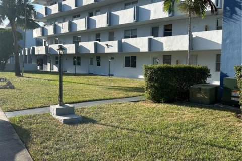 Condo in Miami, Florida, 2 bedrooms  № 2173583