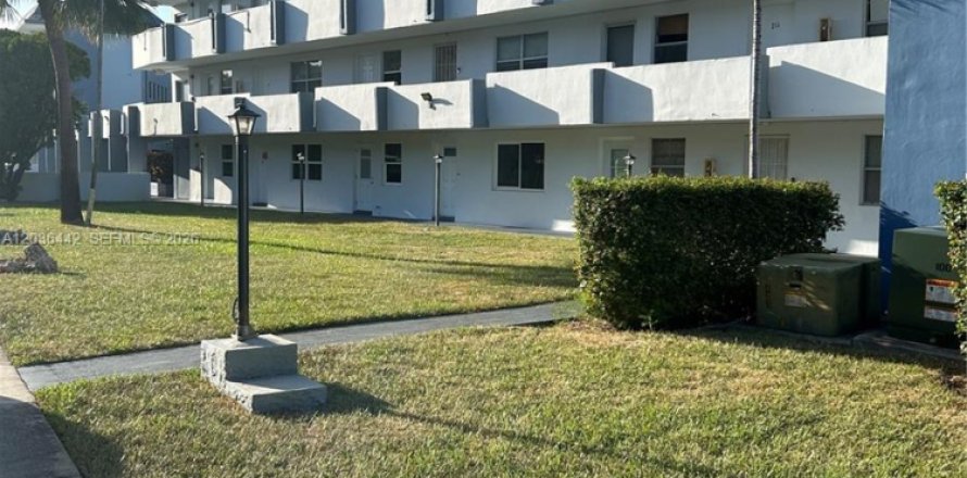 Condo in Miami, Florida, 2 bedrooms  № 2173583