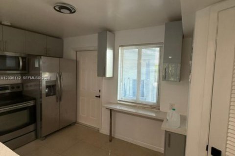 Condo in Miami, Florida, 2 bedrooms  № 2173583 - photo 8