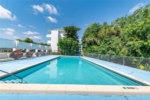 Condo in Miami, Florida, 2 bedrooms  № 2173583 - photo 23