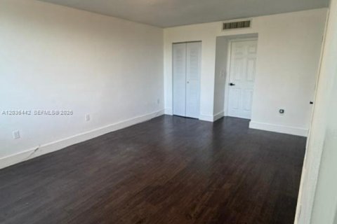 Condo in Miami, Florida, 2 bedrooms  № 2173583 - photo 20