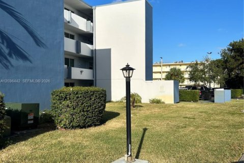 Condo in Miami, Florida, 2 bedrooms  № 2173583 - photo 2