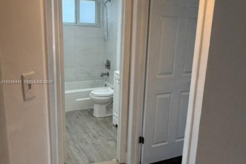 Condo in Miami, Florida, 2 bedrooms  № 2173583 - photo 17