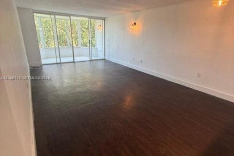 Condo in Miami, Florida, 2 bedrooms  № 2173583 - photo 5