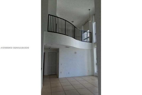 Copropriété à louer à Miami, Floride: 2 chambres, 92.44 m2 № 2390009 - photo 4