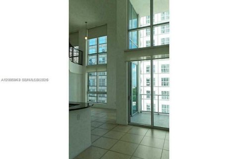 Copropriété à louer à Miami, Floride: 2 chambres, 92.44 m2 № 2390009 - photo 3