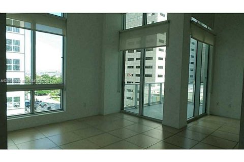 Copropriété à louer à Miami, Floride: 2 chambres, 92.44 m2 № 2390009 - photo 2